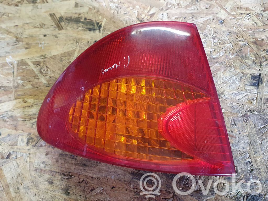 Toyota Avensis T220 Rear/tail lights 
