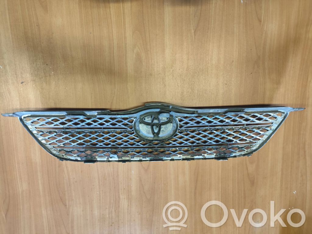 Toyota Corolla E120 E130 Etupuskurin ylempi jäähdytinsäleikkö 