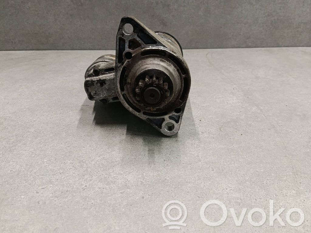 Volkswagen PASSAT B7 Käynnistysmoottori 