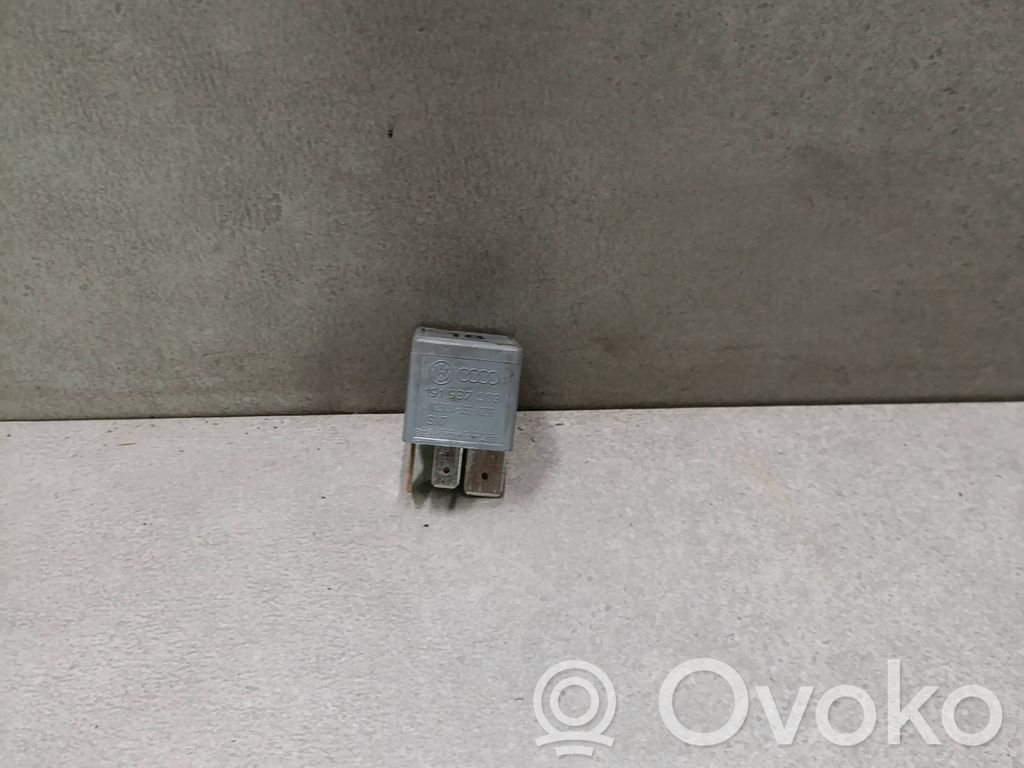Volkswagen PASSAT B6 Other relay 