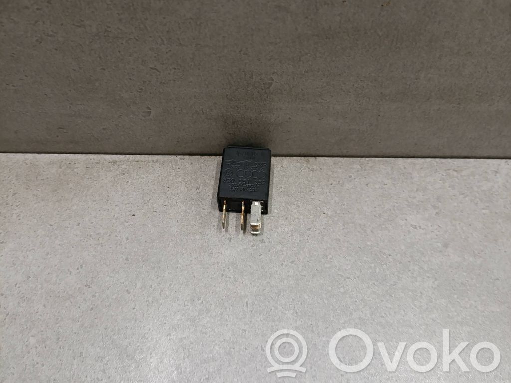 Audi A4 S4 B7 8E 8H Inne przekaźniki 