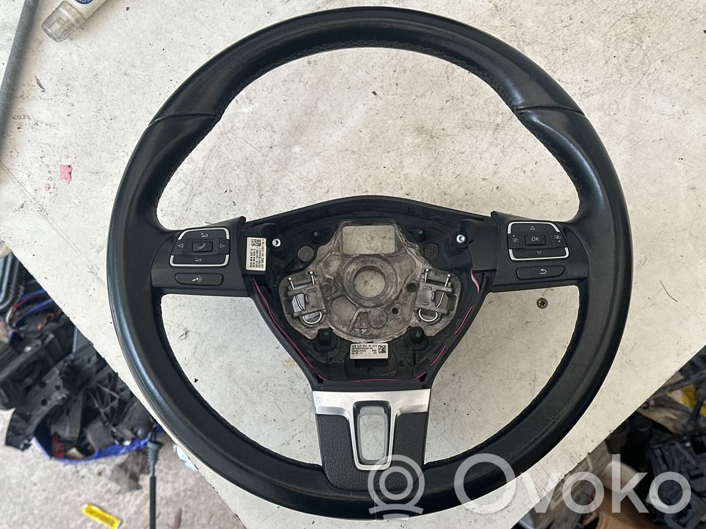 Volkswagen PASSAT B7 Ohjauspyörä 