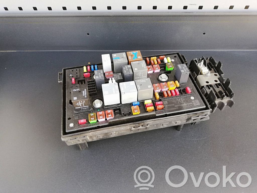 Opel Astra J Módulo de fusible 