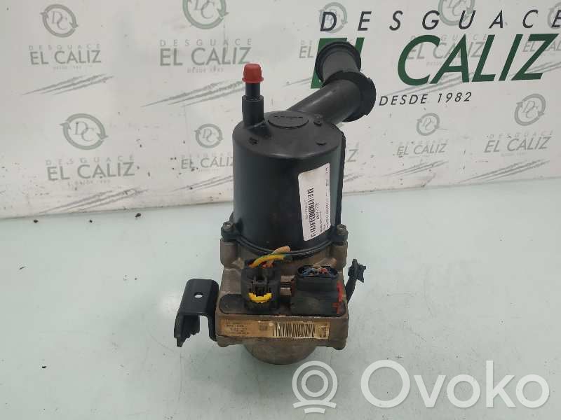 Citroen C4 I Ohjaustehostimen pumppu 