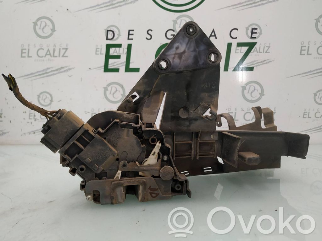 Priekšpusē slēdzene   3M5AR21812AM