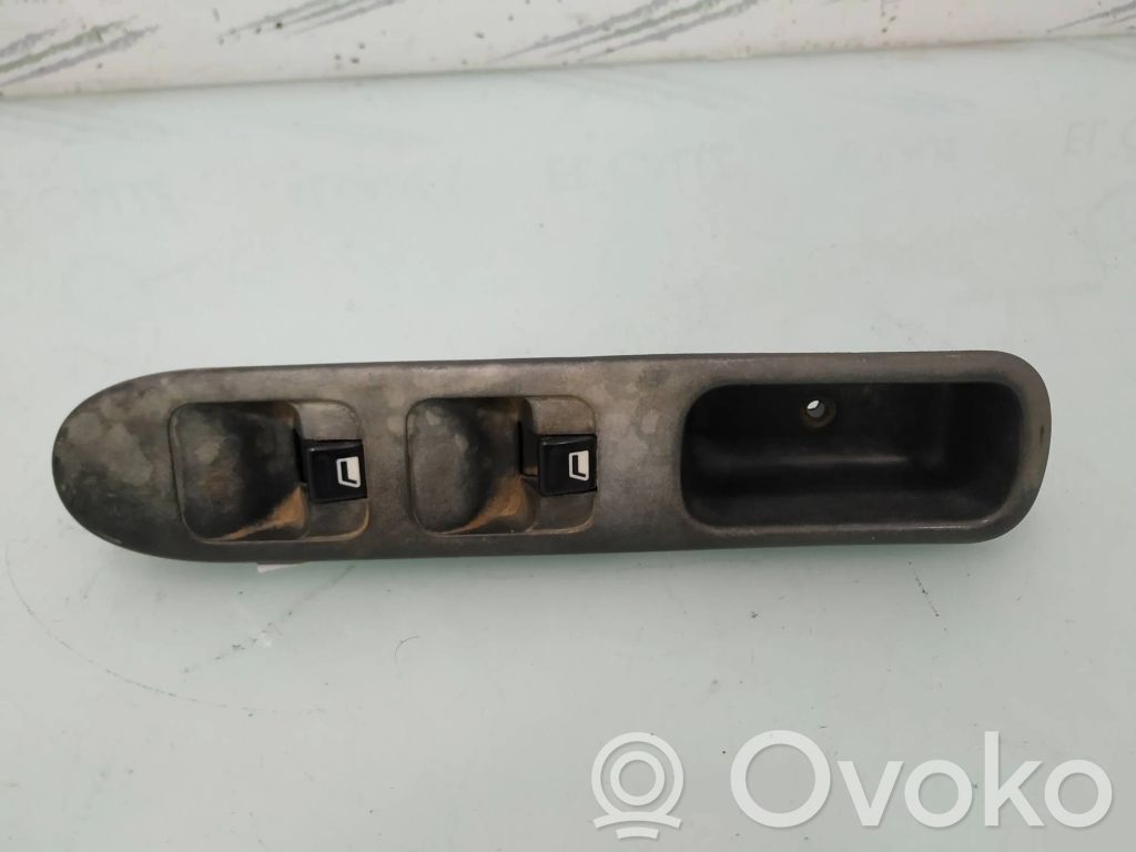 Peugeot 307 Electric window control switch 