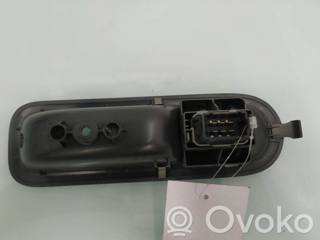 Renault Twingo II Electric window control switch 