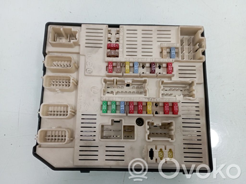 Renault Laguna III Fuse module 