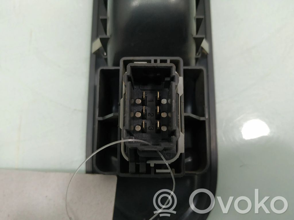 Renault Clio III Electric window control switch 