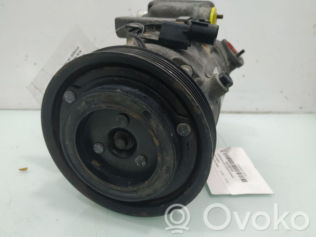 Hyundai i30 Ilmastointilaitteen kompressorin pumppu (A/C) 