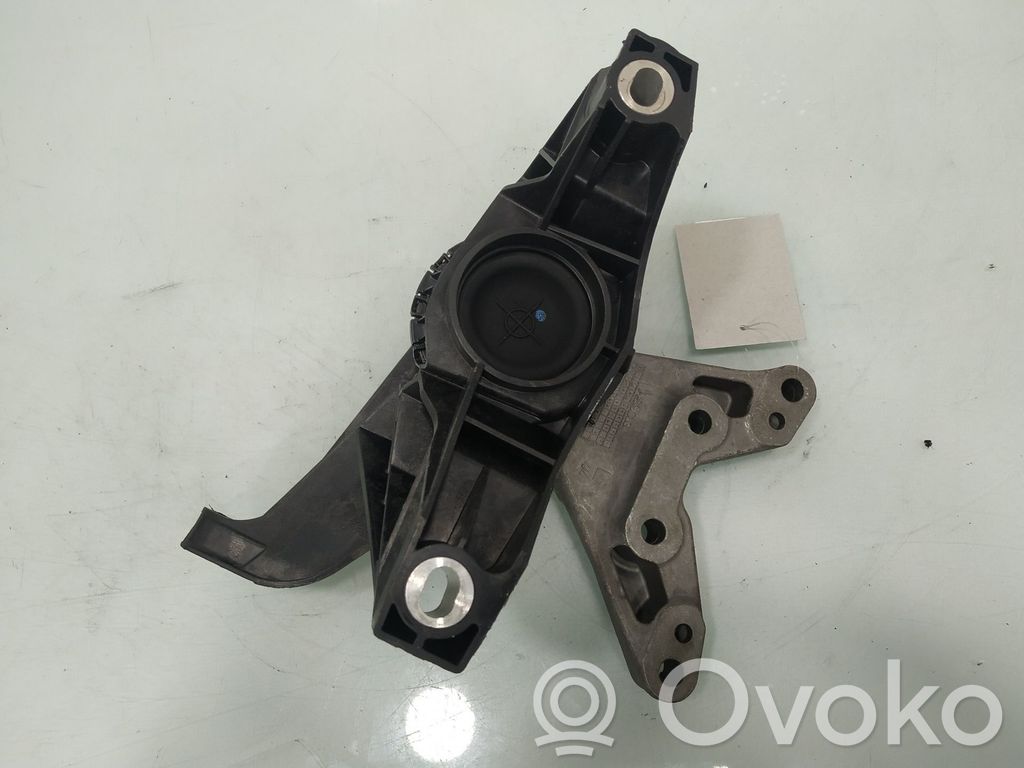 Engine mount bracket   008956