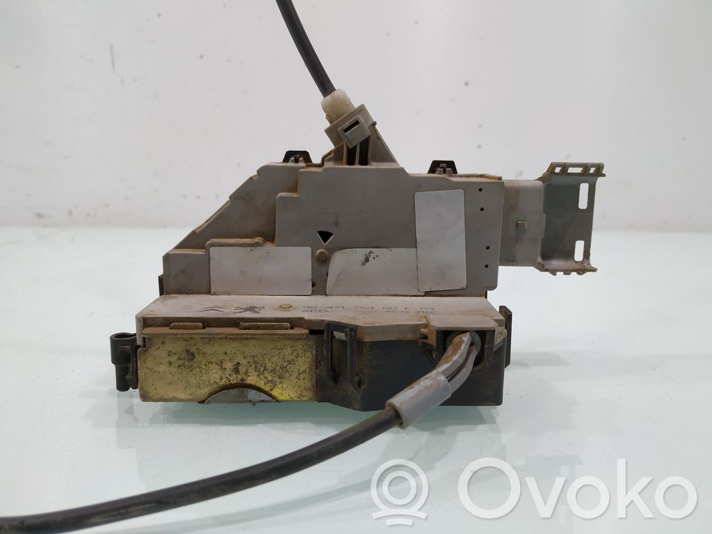 Citroen C4 I Takaoven lukko 
