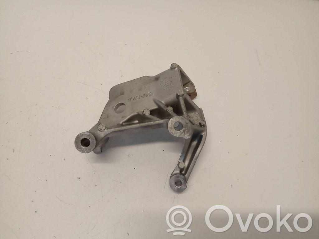 Volvo XC60 Engine mounting bracket 