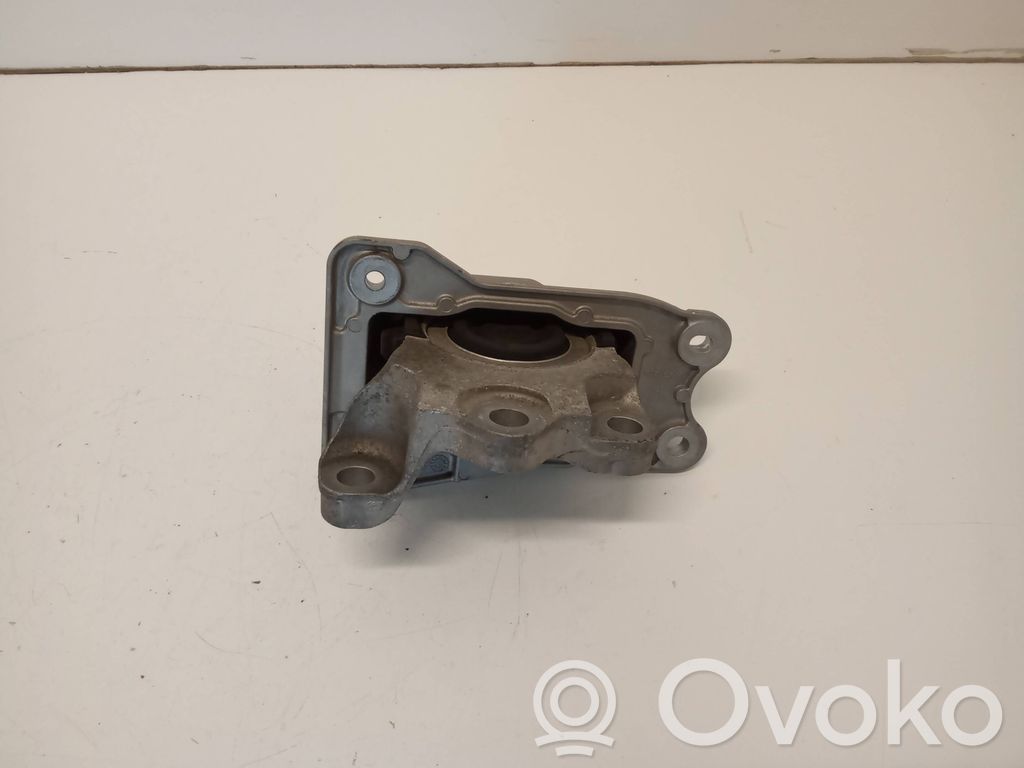 Volvo XC60 Engine mount bracket 