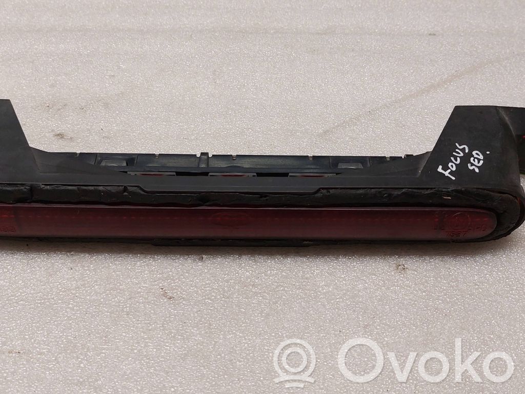 Third/center stoplight   XS4X13A613BA