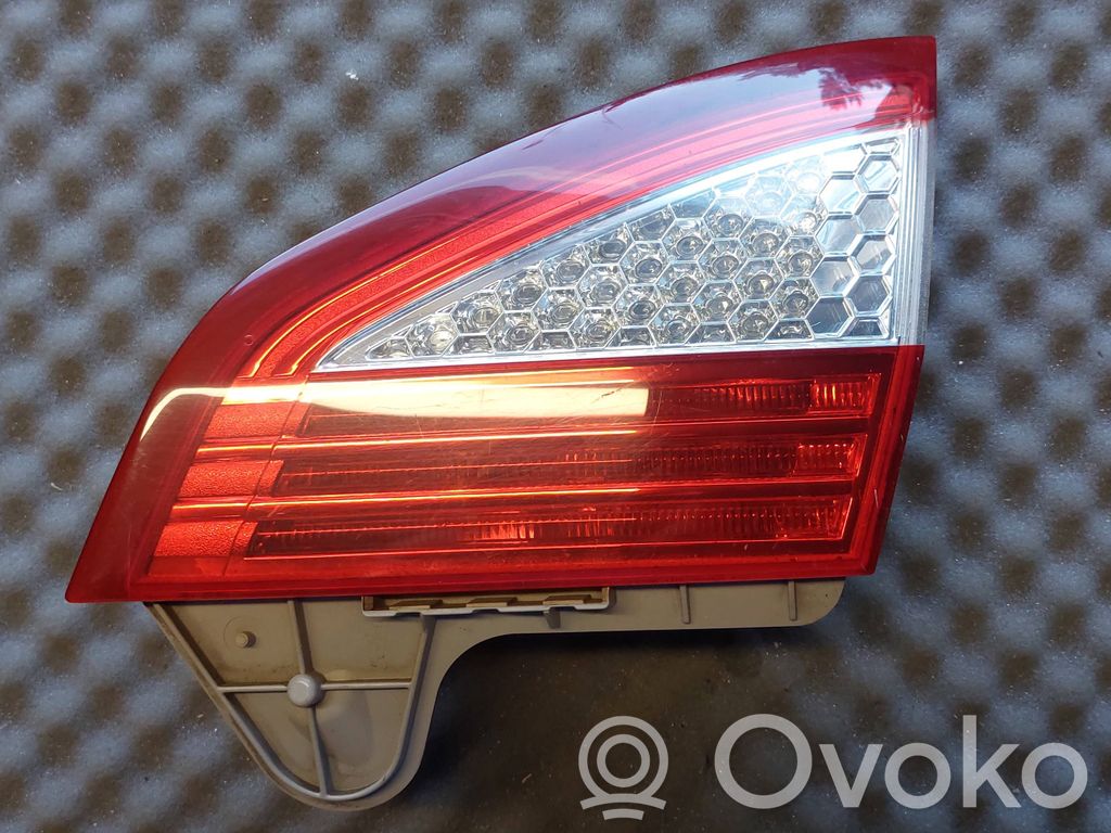 Ford Mondeo MK IV Lampy tylnej klapy bagażnika 
