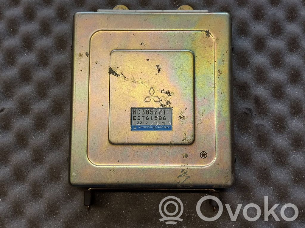 Engine control unit/module   MD305771,E2T61586,3Z17