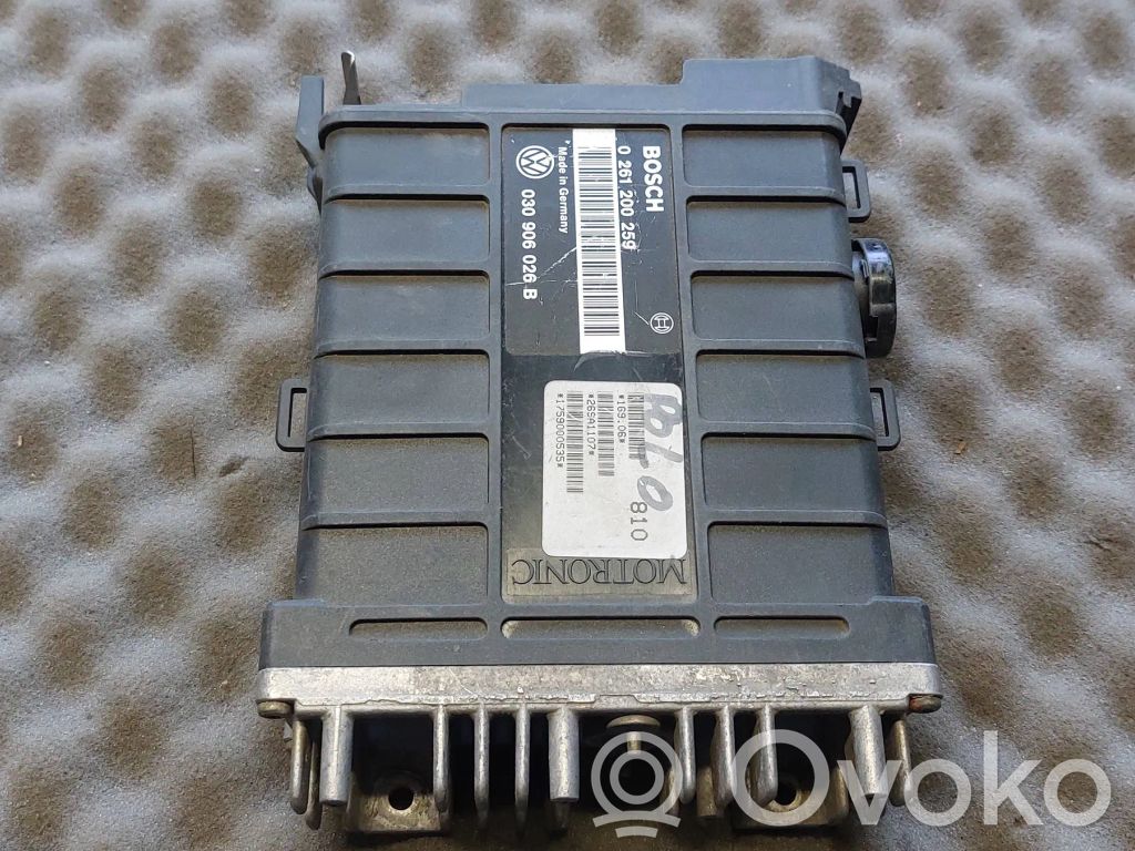 Volkswagen Polo II 86C 2F Engine control unit/module 