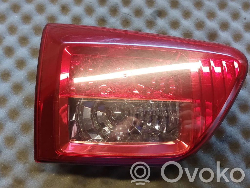 Peugeot 4007 Lampy tylnej klapy bagażnika 