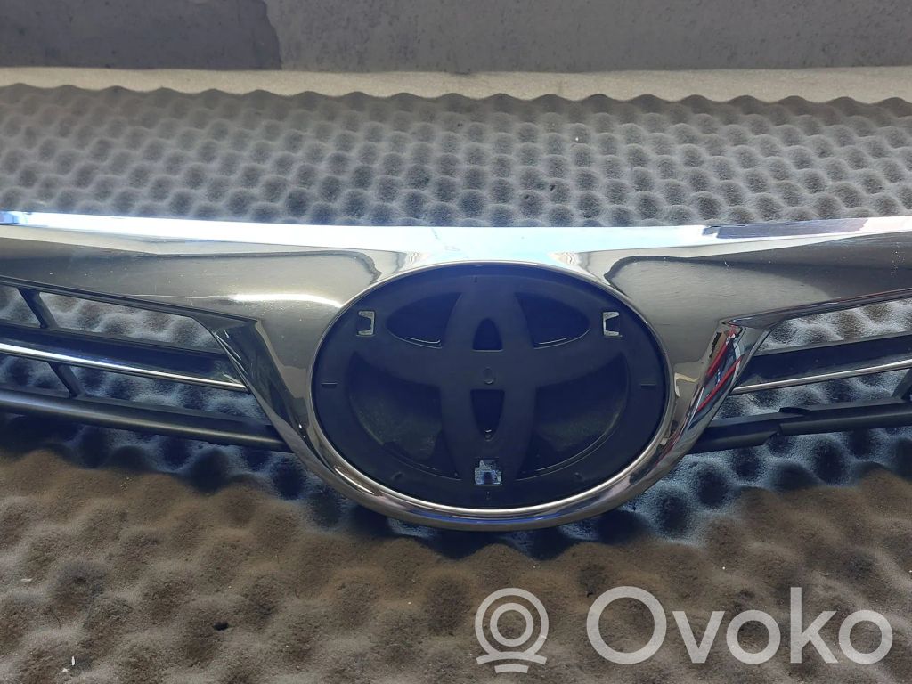 Toyota Corolla E160 E170 Maskownica / Grill / Atrapa górna chłodnicy 