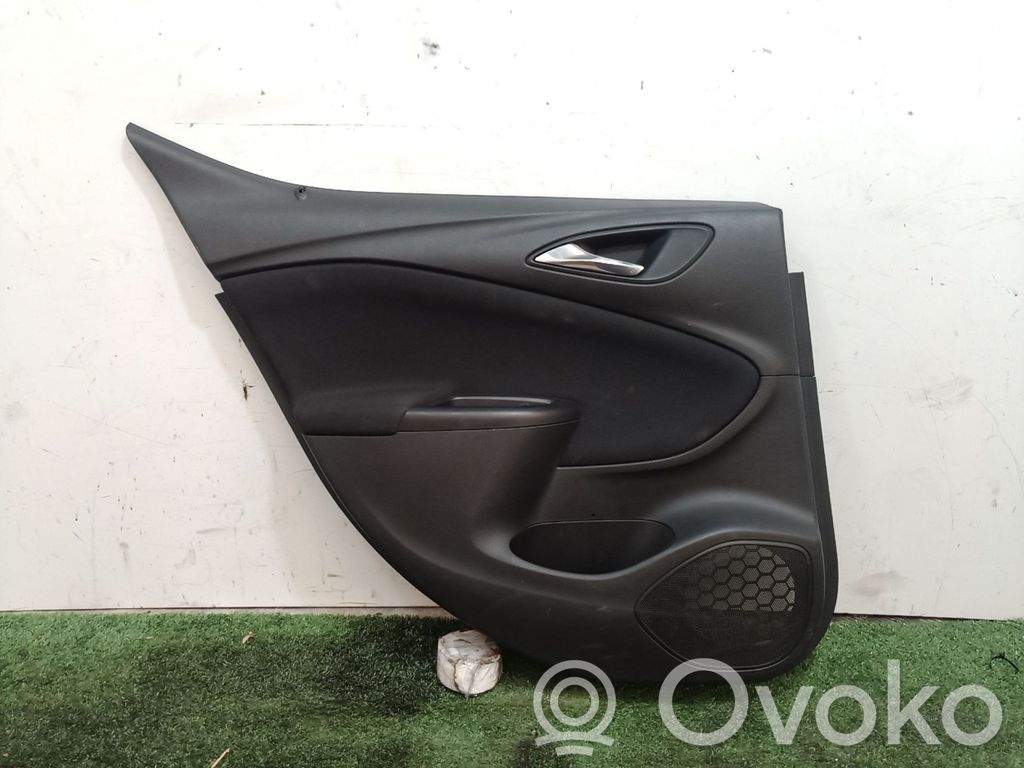 Opel Astra K Boczki / Poszycie drzwi tylnych 