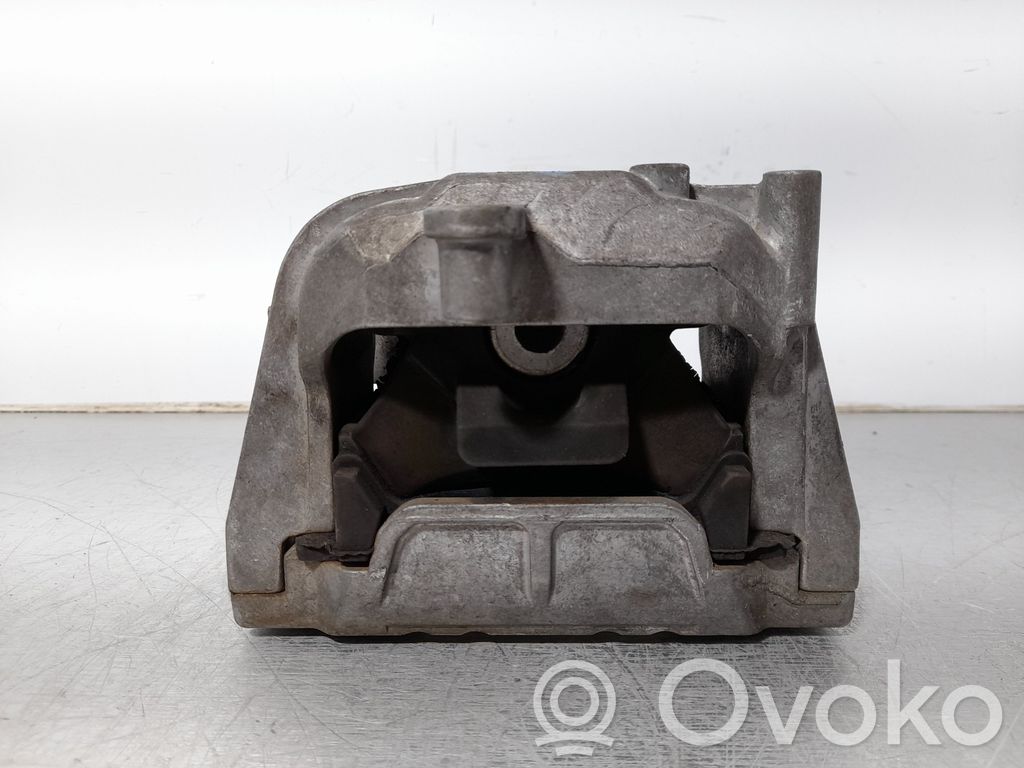 Engine mount bracket   HM3060M02