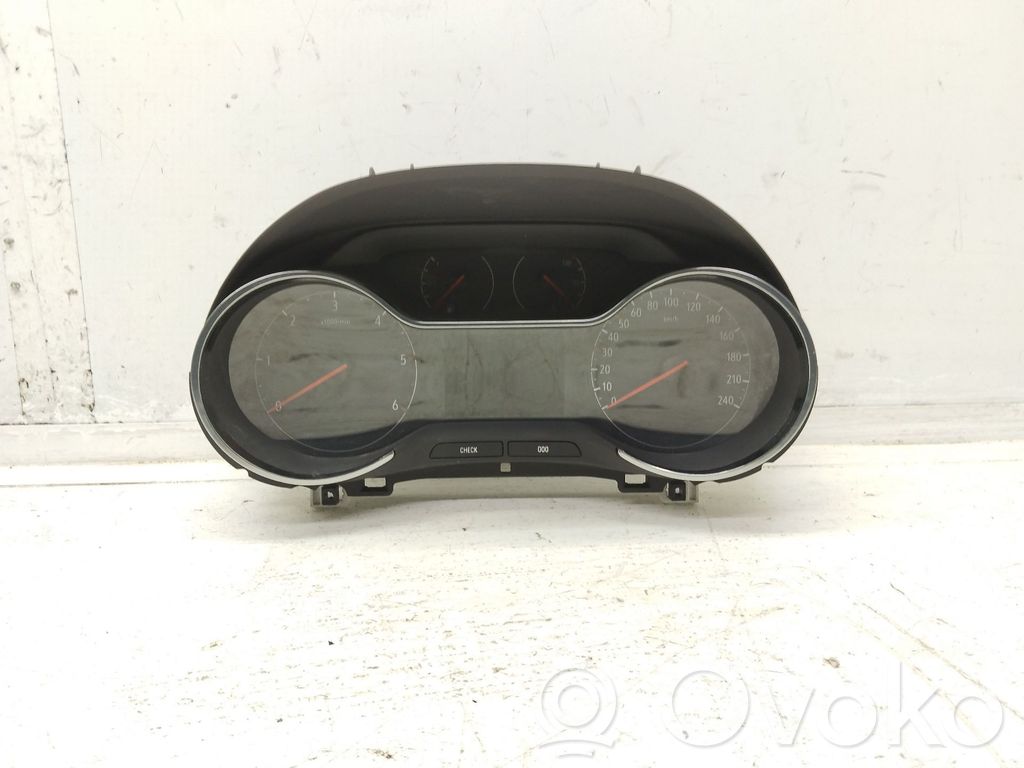 Opel Crossland X Speedometer (instrument cluster) 