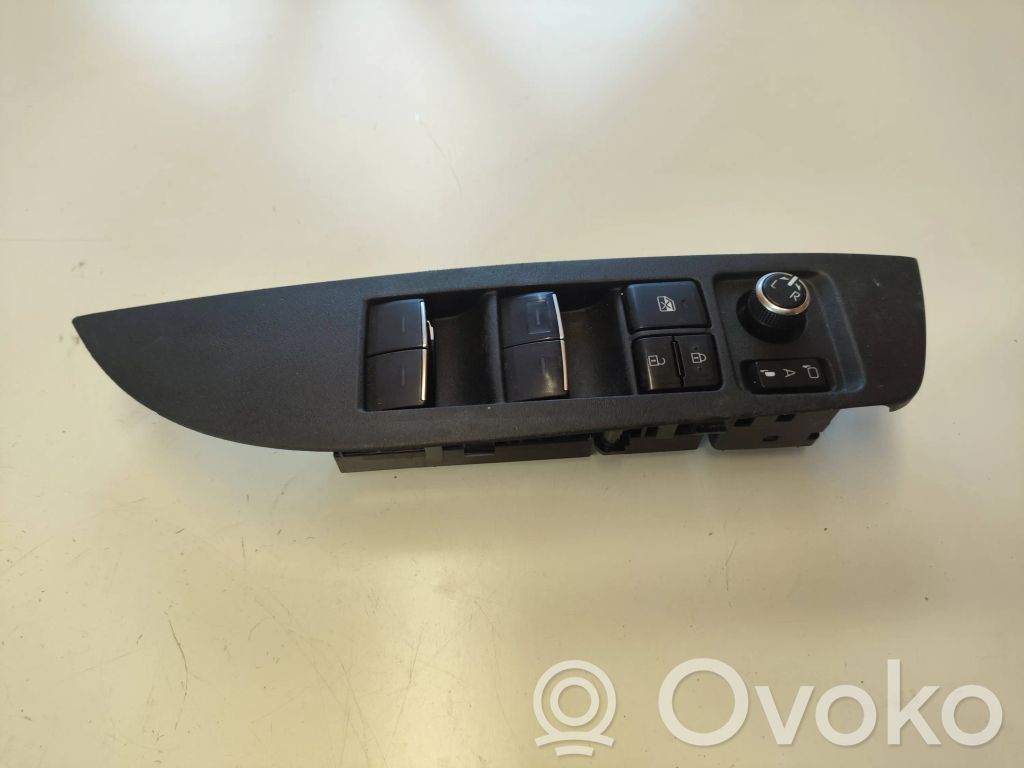 Toyota Auris E180 Electric window control switch 
