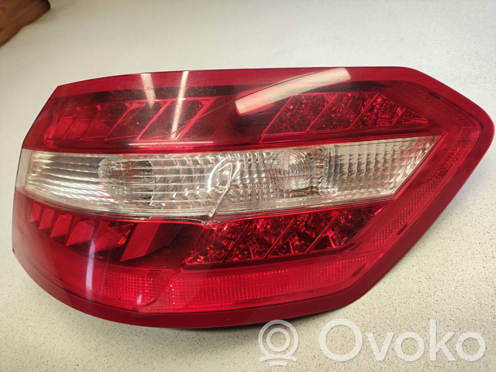 Mercedes-Benz E W212 Aizmugurējais lukturis virsbūvē 