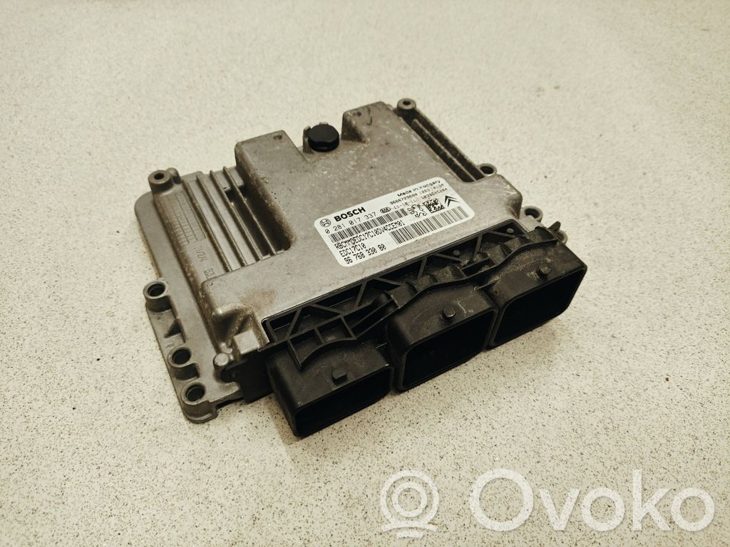 Peugeot 208 I Engine control unit/module 