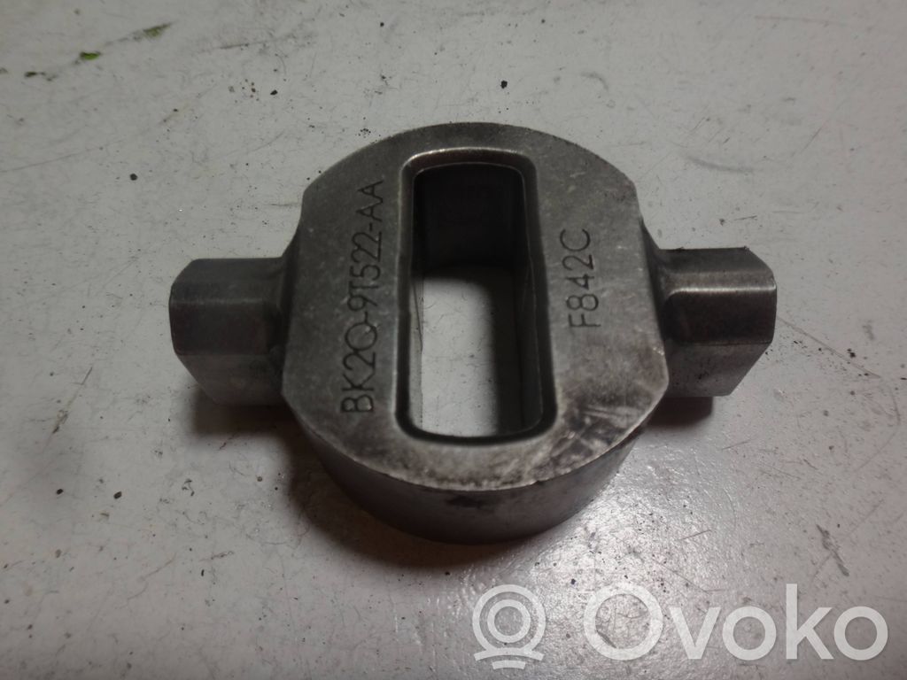 Peugeot Boxer Polttoainepumpun kiinnike 