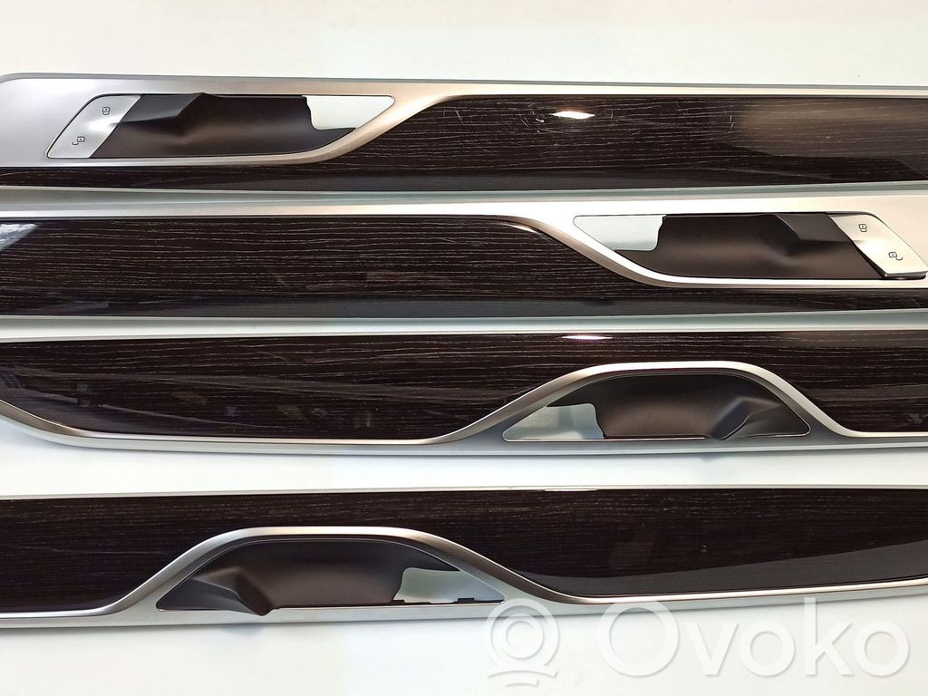 BMW 7 G11 G12 Listwa tapicerki drzwi przednich 