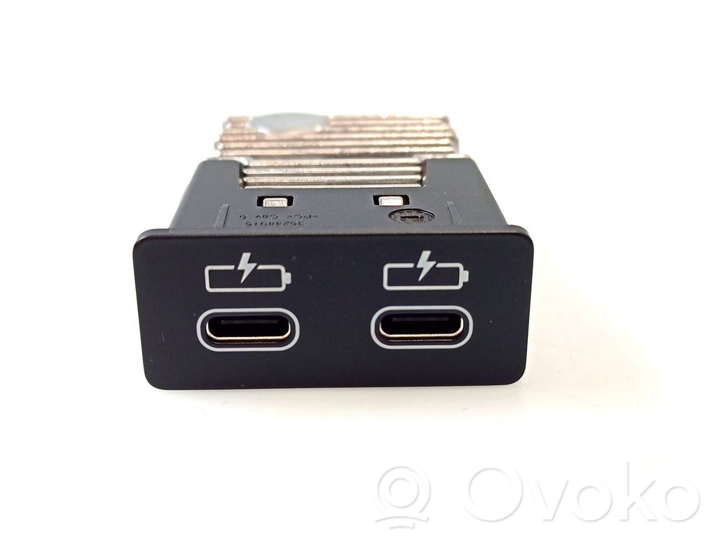BMW 2 Active Tourer U06 USB socket connector 