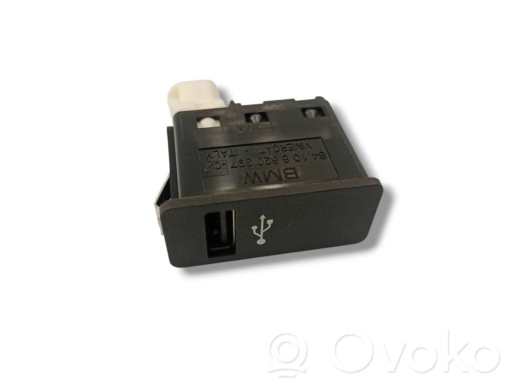 BMW 1 F52 USB socket connector 