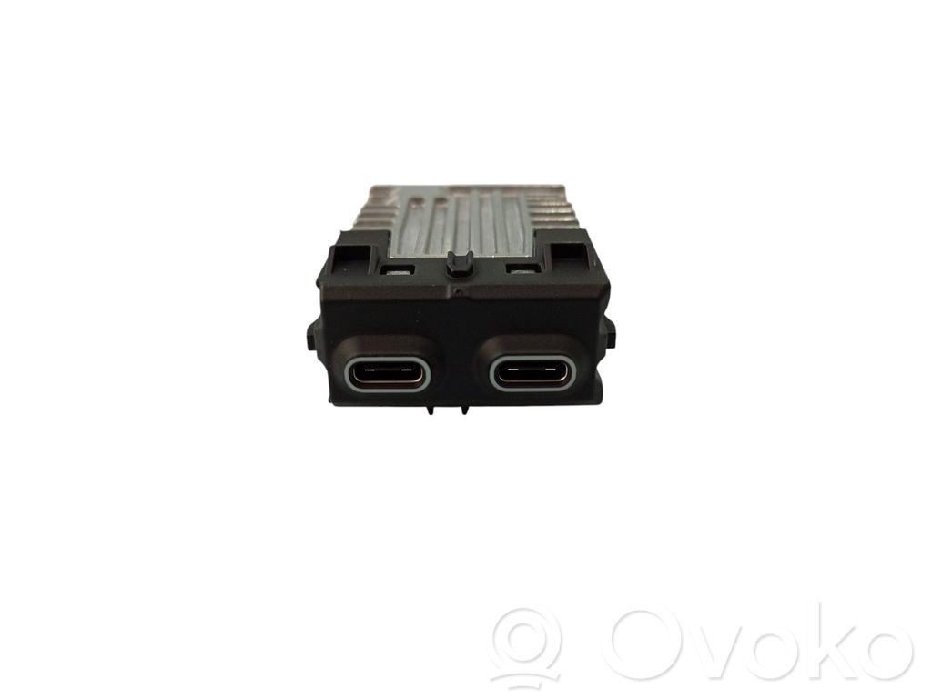 BMW M5 G90 USB socket connector 