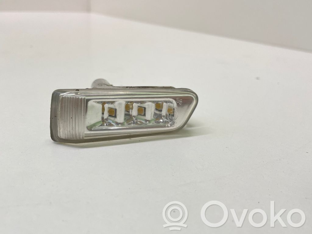 Etupuskurin suuntavilkku   4E0949128