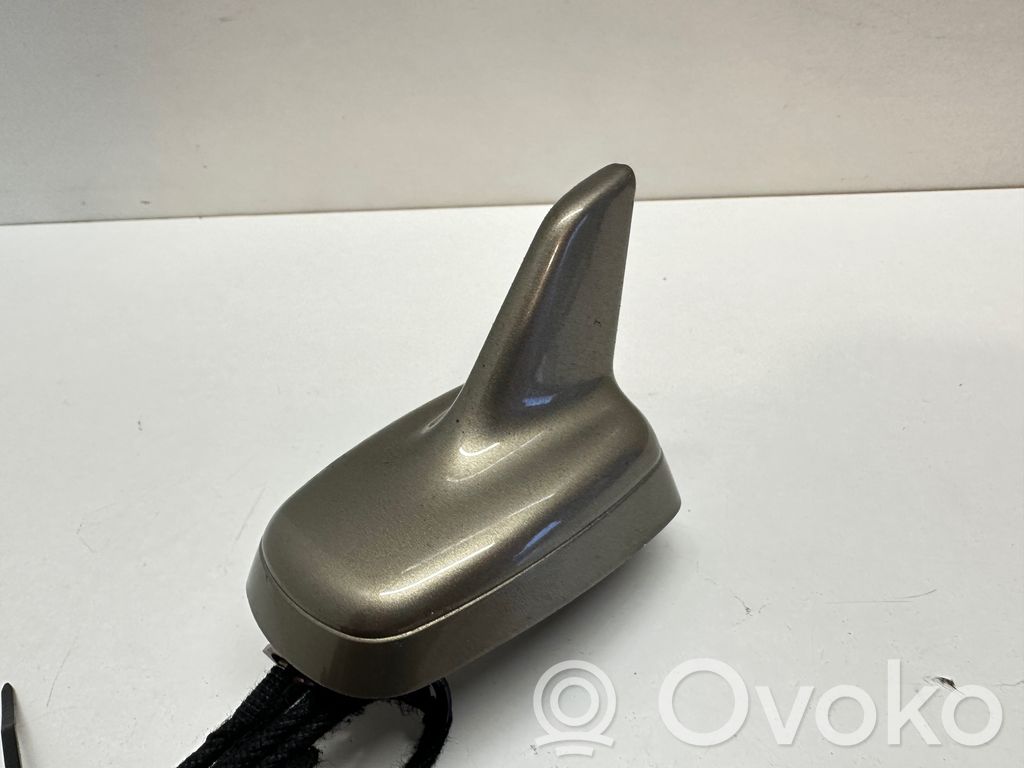 Audi A4 S4 B7 8E 8H GPS-pystyantenni 