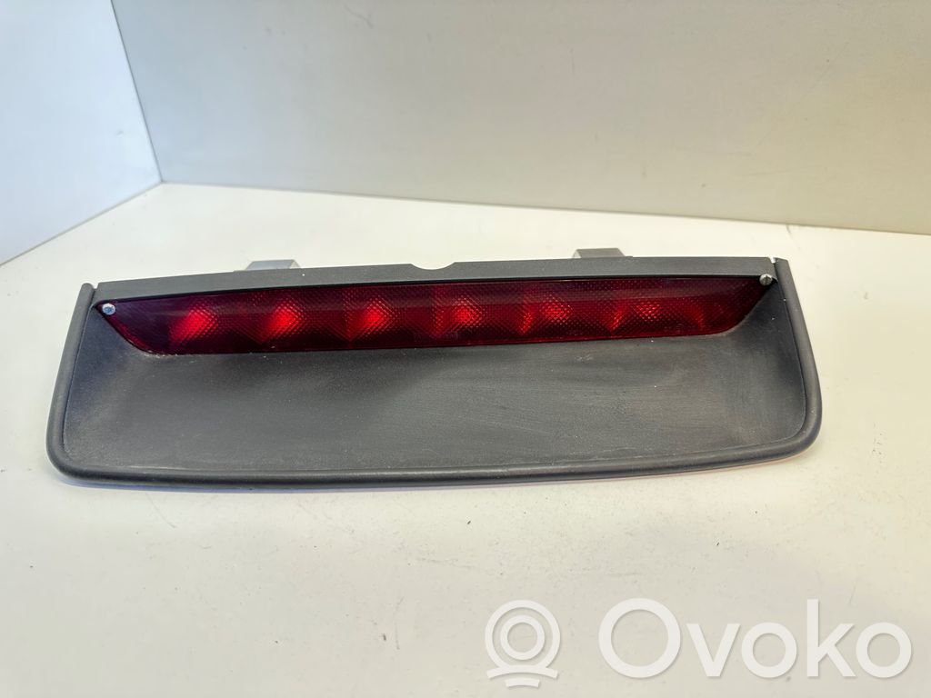 Nissan Primera Troisième feu stop 