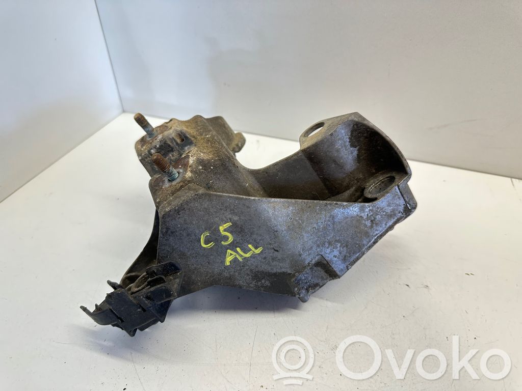 Audi A6 Allroad C5 Engine mounting bracket 