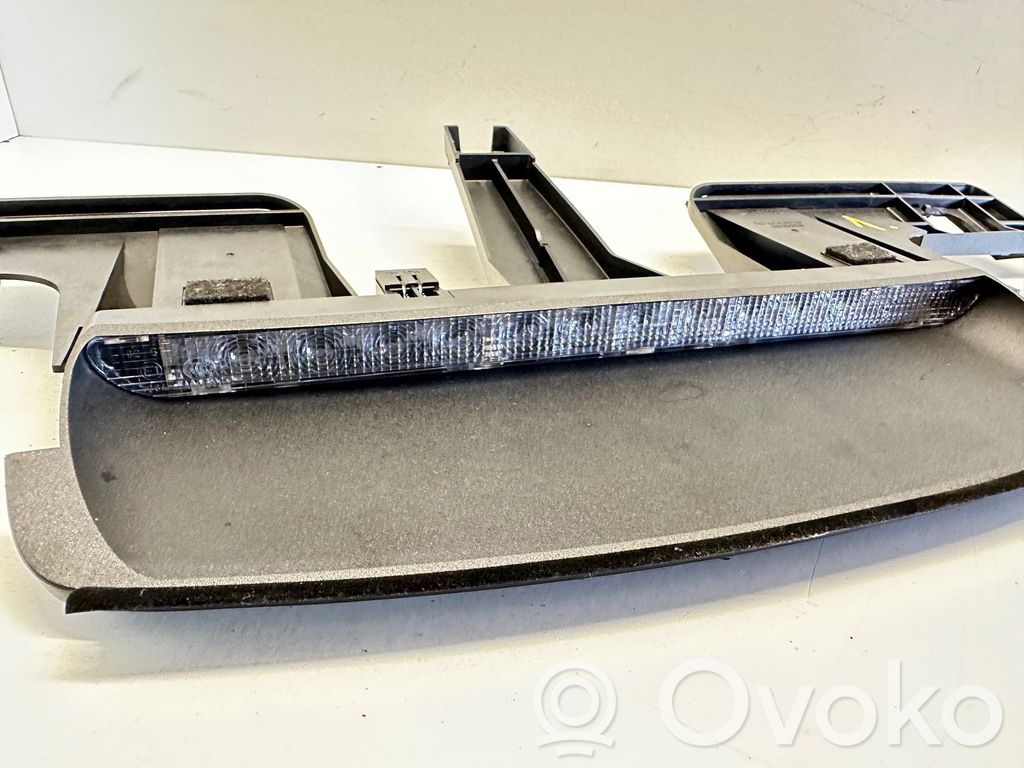 Volvo XC70 Third/center stoplight 