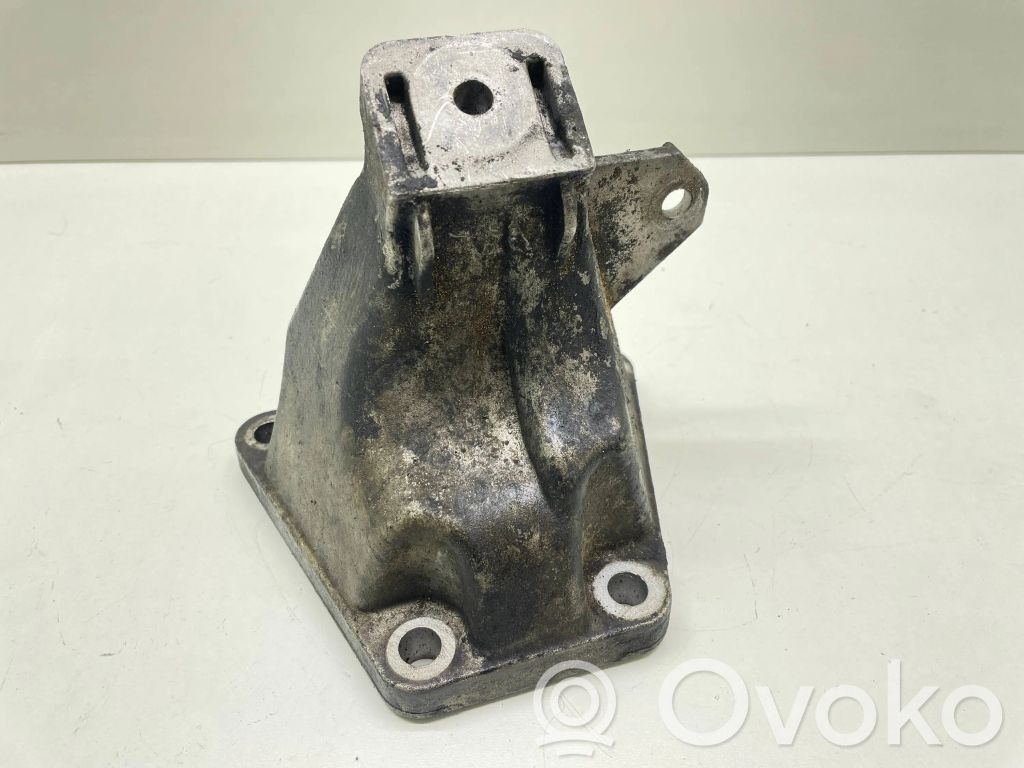 Engine mounting bracket   4B0199308E,085569