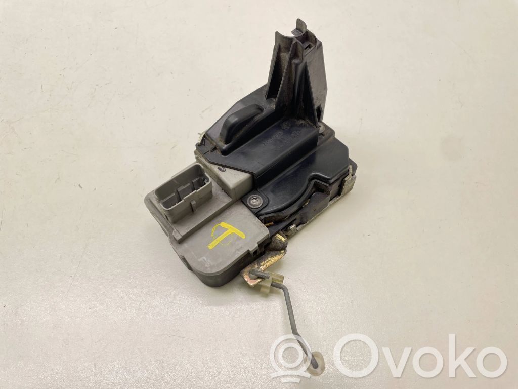 Peugeot 307 Priekšpusē slēdzene 