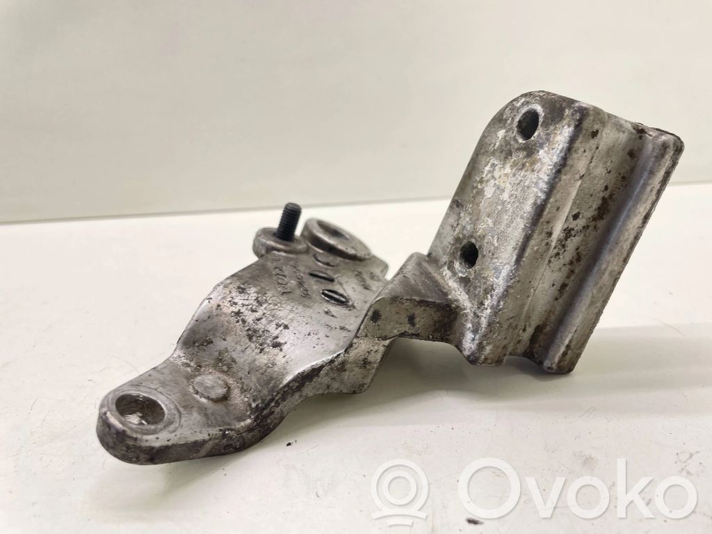 Volvo XC60 Engine mounting bracket 