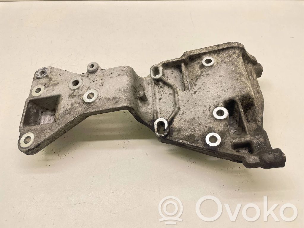 Volvo XC60 Generator/alternator bracket 