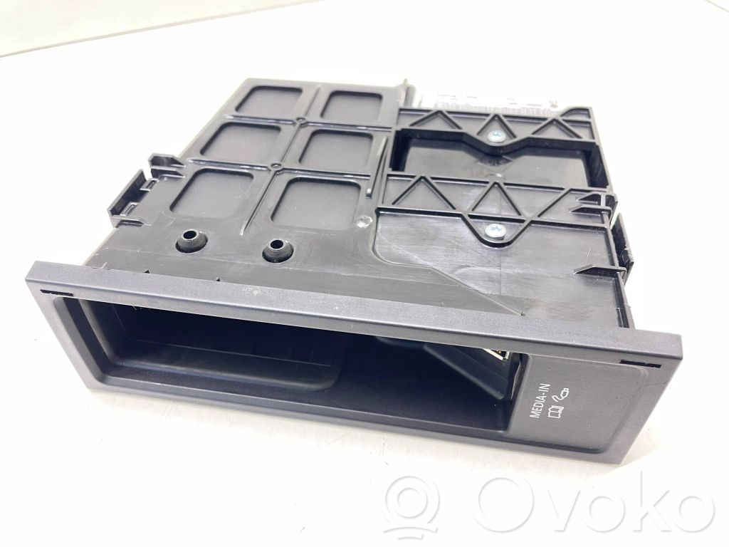Volkswagen Golf VI Head unit multimedia control 