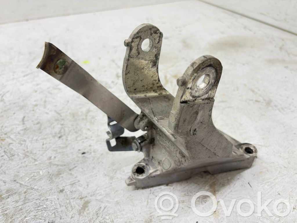 Peugeot 407 Gearbox mounting bracket 