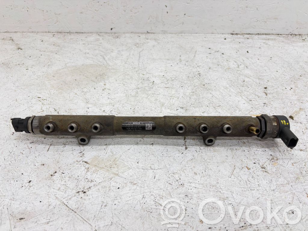 Volvo V70 Listwa wtryskowa 