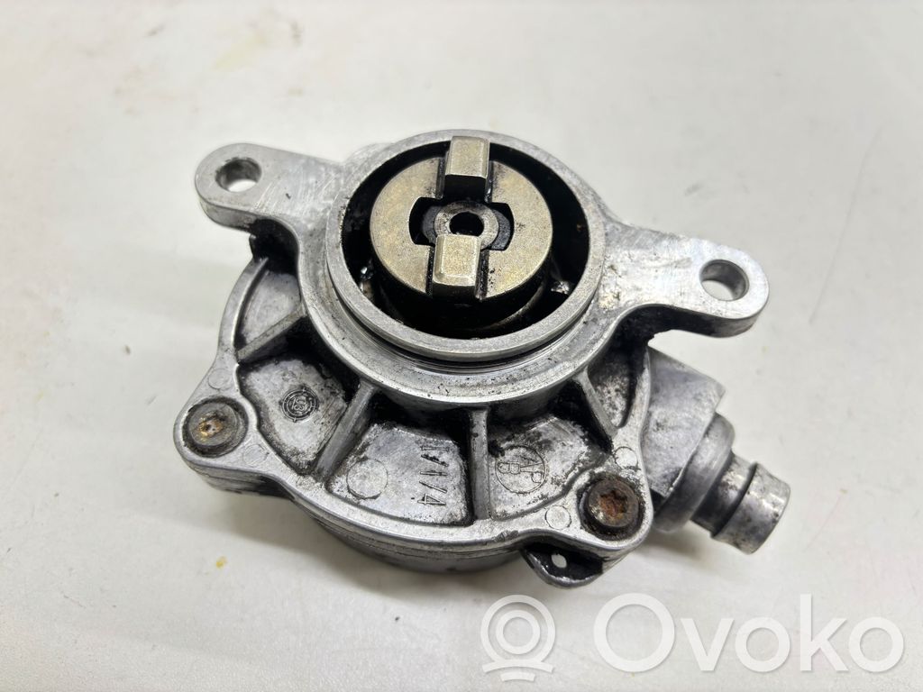 Opel Vivaro Vacuum pump 