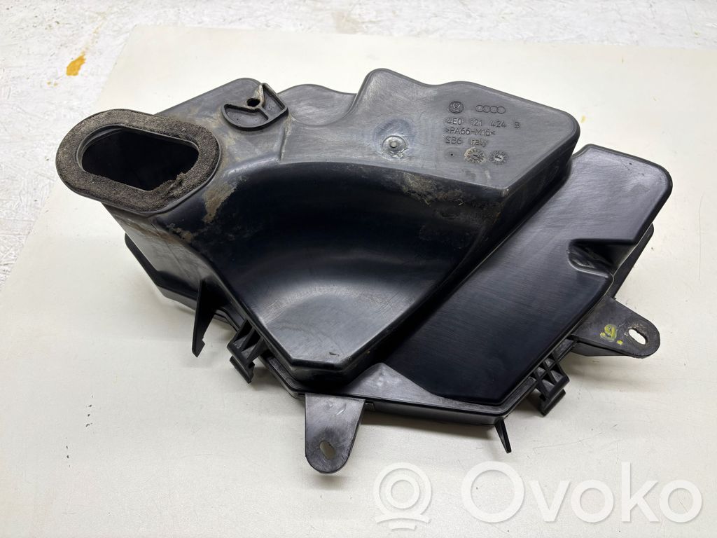 Audi A8 S8 D3 4E Kita variklio skyriaus detalė 