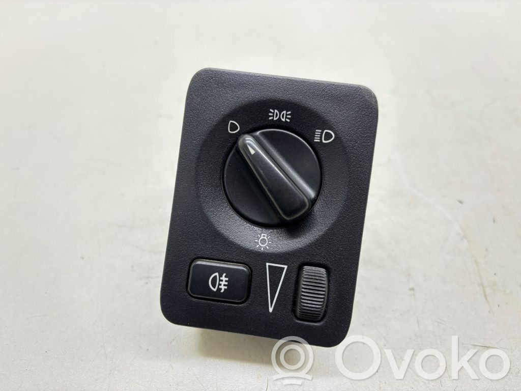 Light switch   12760589